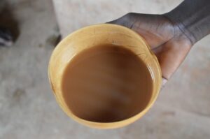 Lire la suite à propos de l’article Tchoukoutou : la bière traditionnelle magique du Nord-Bénin